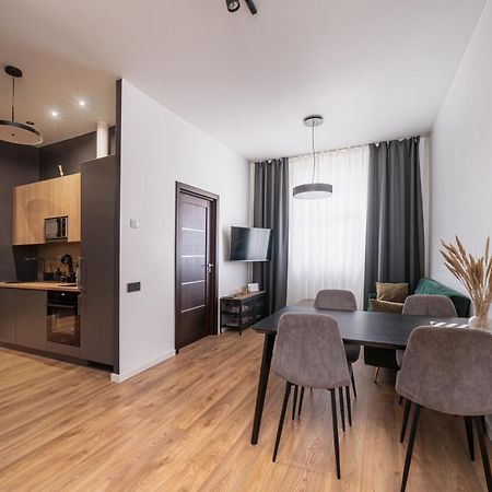 Lienes Iela Gem 1Br Apartment With Fireplace In Historic Unesco Center รีกา ภายนอก รูปภาพ